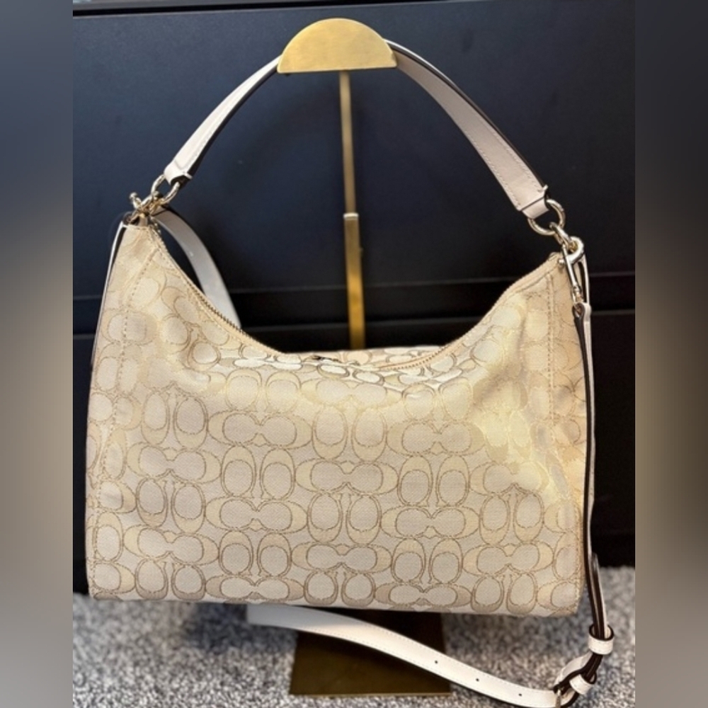 Great condition! Unique Coach Beige Signature Canvas Bag with White Strap. - Picture 4 of 13